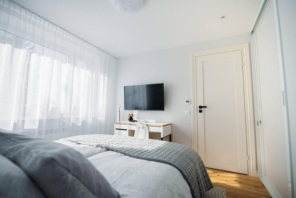 New Luxury 3Br Apartment In Old Town, Free Parking Хаапсалу Екстер'єр фото